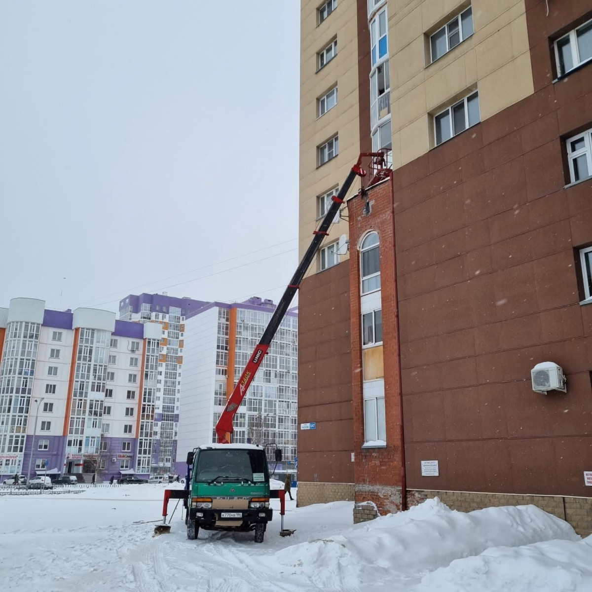 Погрузо-разгрузочные работы при помощи автокрана с траверсами в Москве  недорого